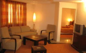 آپارتمان دو خوابه هفت نفره (اقامت با صبحانه)