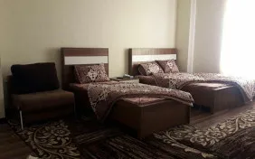 کلبه سه نفره (اقامت با صبحانه)
