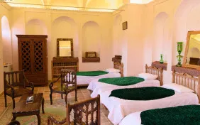 اتاق پنج تخته شاه نشین (اقامت با صبحانه)