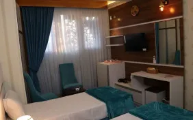 سوئیت سه نفره جونیور (اقامت با صبحانه)