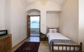 اتاق یک نفره افرا (اقامت با صبحانه)