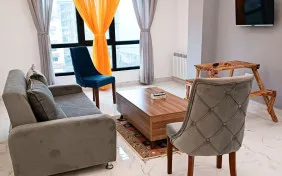سوئیت سه نفره سمت خیابان (دبل+مبل تخت شو) (اقامت با صبحانه)
