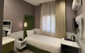اتاق یک تخته دلوکس (اقامت با صبحانه)