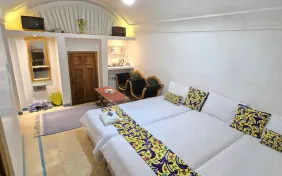 اتاق سه تخته یاقوت کبود (اقامت با صبحانه)