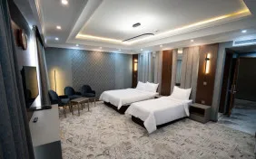 اتاق سه تخته رویال (اقامت با صبحانه)