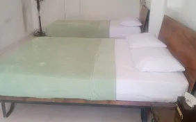 اتاق شیرین برای سه نفر ( دبل + سرویس اضافه ) (اقامت بدون صبحانه)
