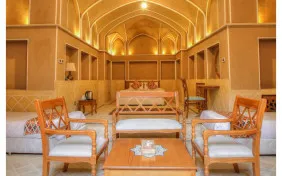 اتاق سرداب جنوبی برای شش نفر (اقامت با صبحانه)