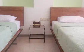 اتاق دوتخته توئین سیندخت (حمام داخل اتاق وسرویس بهداشتی خارج) (اقامت بدون صبحانه)