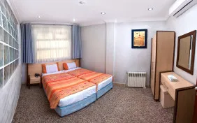 آپارتمان یک خواب سه نفره (دوتخت+یک سرویس اضافه) (اقامت با صبحانه)