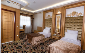 اتاق دوتخته توئین یاقوت(طبقه 4الی 9) (اقامت با صبحانه)