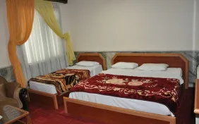 اتاق سه تخته (اقامت با صبحانه)