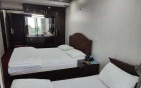 اتاق سه تخته رو به جنگل(دوتخته دبل+تخت تاشو) (اقامت با صبحانه)