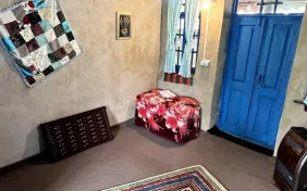 اتاق یک نفره زرخال طبقه بالا ( کف خواب ) (اقامت با صبحانه)