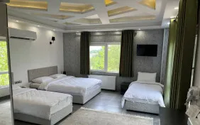 اتاق چهارنفره تالاب (اقامت با صبحانه)