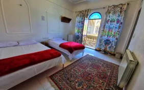 اتاق چهار تخته طبقه اول(سینگل) (اقامت با صبحانه)
