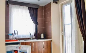 سوئیت پنج نفره (یک تخت دو نفره+سه سرویس اضافه) (اقامت با صبحانه)