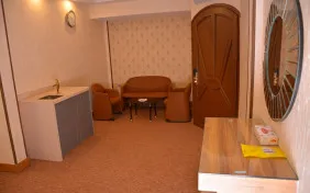 سوئیت چهار نفره سیمرغ (اقامت با صبحانه) 