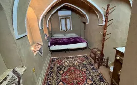 اتاق دو تخته دبل شیرین(با حمام وسرویس بهداشتی ) (اقامت با صبحانه)