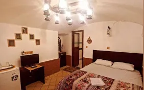 اتاق دوتخته چما زیرزمین (اقامت با صبحانه)