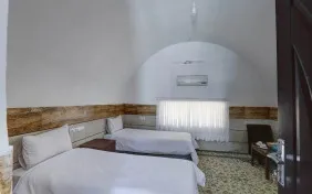 کومه دو نفره محوطه هتل (اقامت با صبحانه)