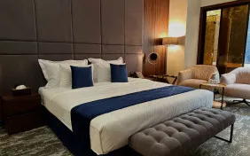 اتاق دوتخته دبلvip(جکوزی دار) (اقامت باصبحانه)