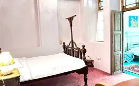 سوئیت سه تخته نسترن ( طبقه اول ) (اقامت با صبحانه)