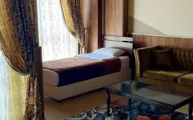 اتاق یکخواب سه تخته تراس دار رو به به دریا (اقامت با صبحانه)