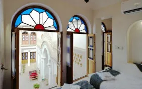 اتاق توئین نگار(سرویس بهداشتی وحمام اختصاصی خارج از اتاق ) (اقامت با صبحانه)