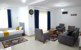 سوئیت دوخوابه پنج تخته(تراس رو به مرداب مایل به دریا) (اقامت با صبحانه)