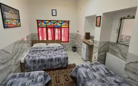 اتاق چهار تخته( فاقد سرویس بهداشتی و حمام ) (اقامت تک)