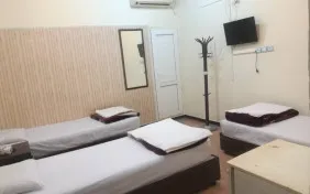 اتاق سه تخته (با حمام و فاقد سرویس بهداشتی)(سینگل) (اقامت با صبحانه)
