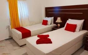 سوئیت دوخوابه چهار تخته
