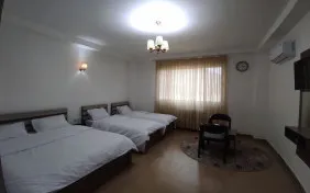 سه تخته تراس دار رو به شالیزار و جنگل ( طبقات 1 تا 3 ) (اقامت با صبحانه)
