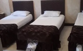 آپارتمان بزرگ دوخوابه پنج تخته (اقامت با صبحانه)