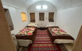 اتاق دو تخته تویین رباب(فاقد حمام وسرویس بهداشتی ) (اقامت با صبحانه)