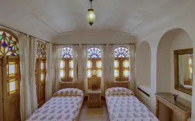 اتاق دو تخته بالکن دار کوچک فاز یک (اقامت با صبحانه)