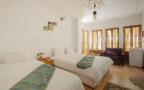 اتاق سه تخته (اقامت با صبحانه)