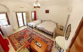 اتاق دو تخته پنج دری پایین (اقامت با صبحانه)