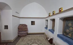 اتاق حاجی خدیجه چهار نفره کف خواب (اقامت صبحانه)