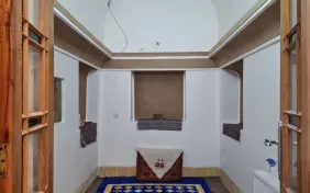 اتاق دکتر معمار کریمی دو نفره کف خواب (اقامت صبحانه)