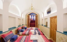 اتاق سه تخته گلفام (اقامت با صبحانه)