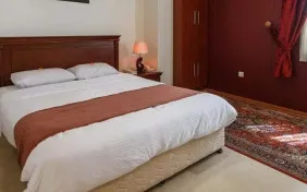 سوئیت دو خوابه سه نفره (اقامت با صبحانه)