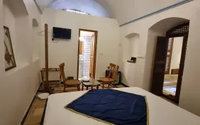 اتاق دو تخته زیرزمین دنج (اقامت با صبحانه)