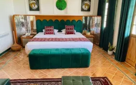 سوئیت دونفره سوپر دلوکس شارن(دارای تراس،ویو محوطه) (اقامت با صبحانه)