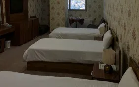 اتاق سه تخته (اقامت با صبحانه)