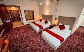 اتاق سه تخته رو به دریا (اقامت با صبحانه)
