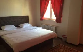 سوئیت دونفره(روبه خیابان) (اقامت با صبحانه)