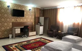 اتاق سه تخته VIP (اقامت با صبحانه)