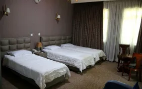 اتاق سه تخته (اقامت با صبحانه)