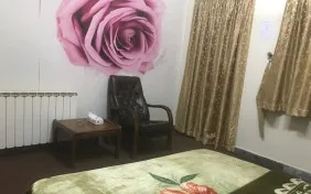 اتاق دو تخته همکف ( بدون سرویس بهداشتی و حمام ) (اقامت با صبحانه)